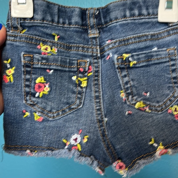3 pairs of shorts 18m-2T - Picture 5 of 10